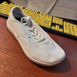 NEW ! Whitin Women  Wide Toe White Canvas Sneaker Size US 9/EU40